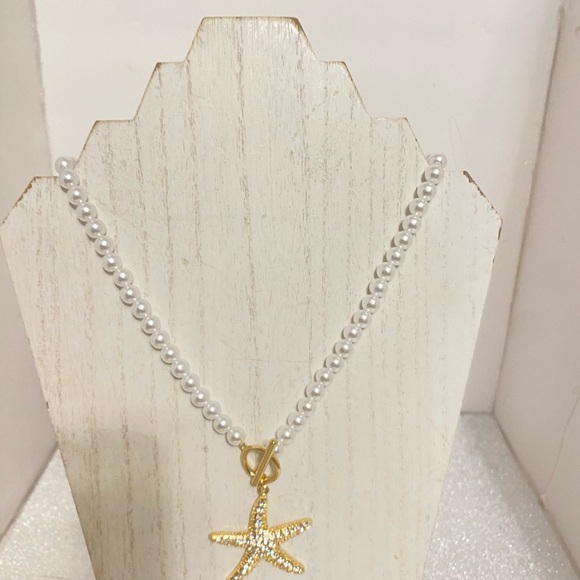 Gold Starfish Pendant Pearl Necklace - Picture 3 of 8